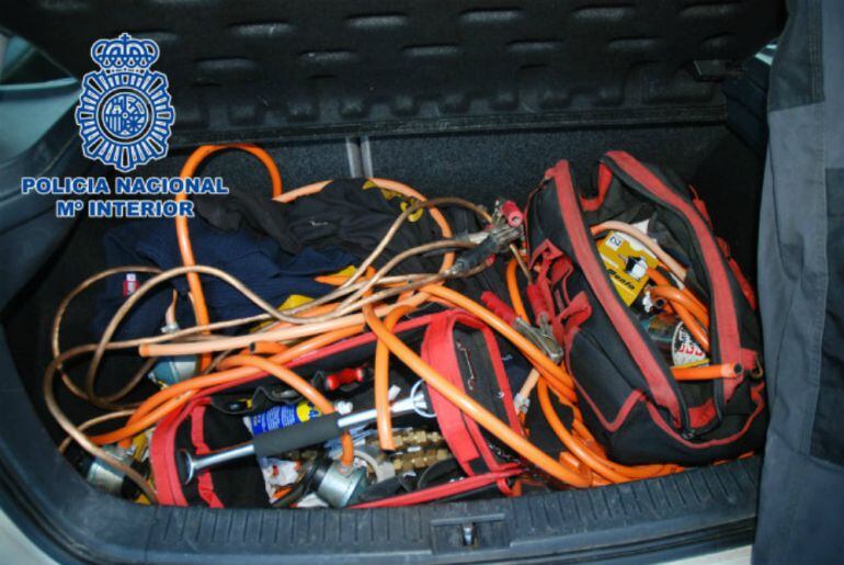 Imagen de archivo del material incautado en una operación por fraude en revisiones del gas