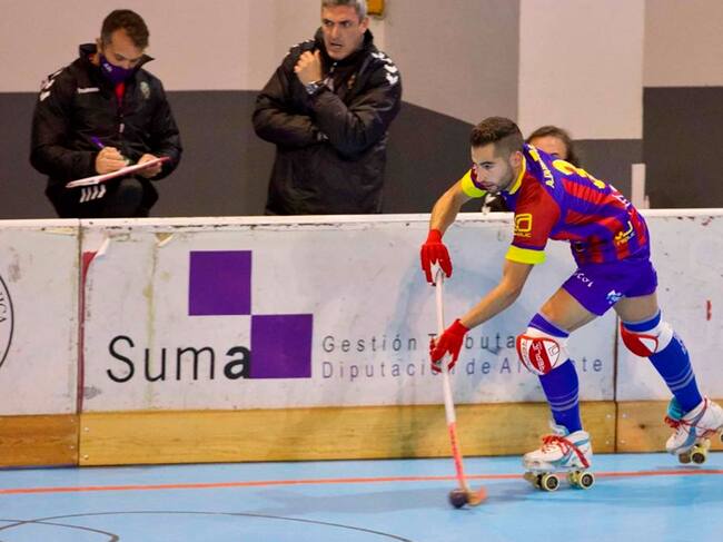 Lorenzo Pastor dando instrucciones a Agustín Domínguez durante un partido junto a Antonio Reina