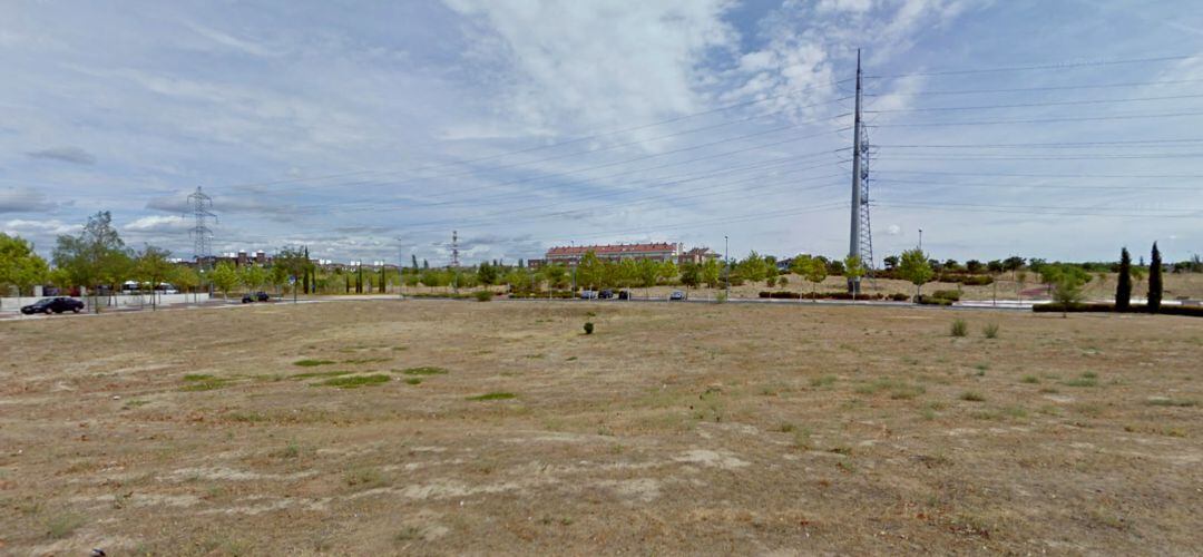 Imagen de uno de los terrenos actualmente sin uso y solados del barrio de Arroyo Culebro en Leganés