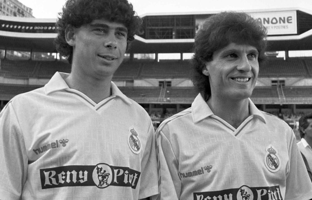 Fernando Hierro y Óscar Ruggeri, en su llegada al club en 1989.