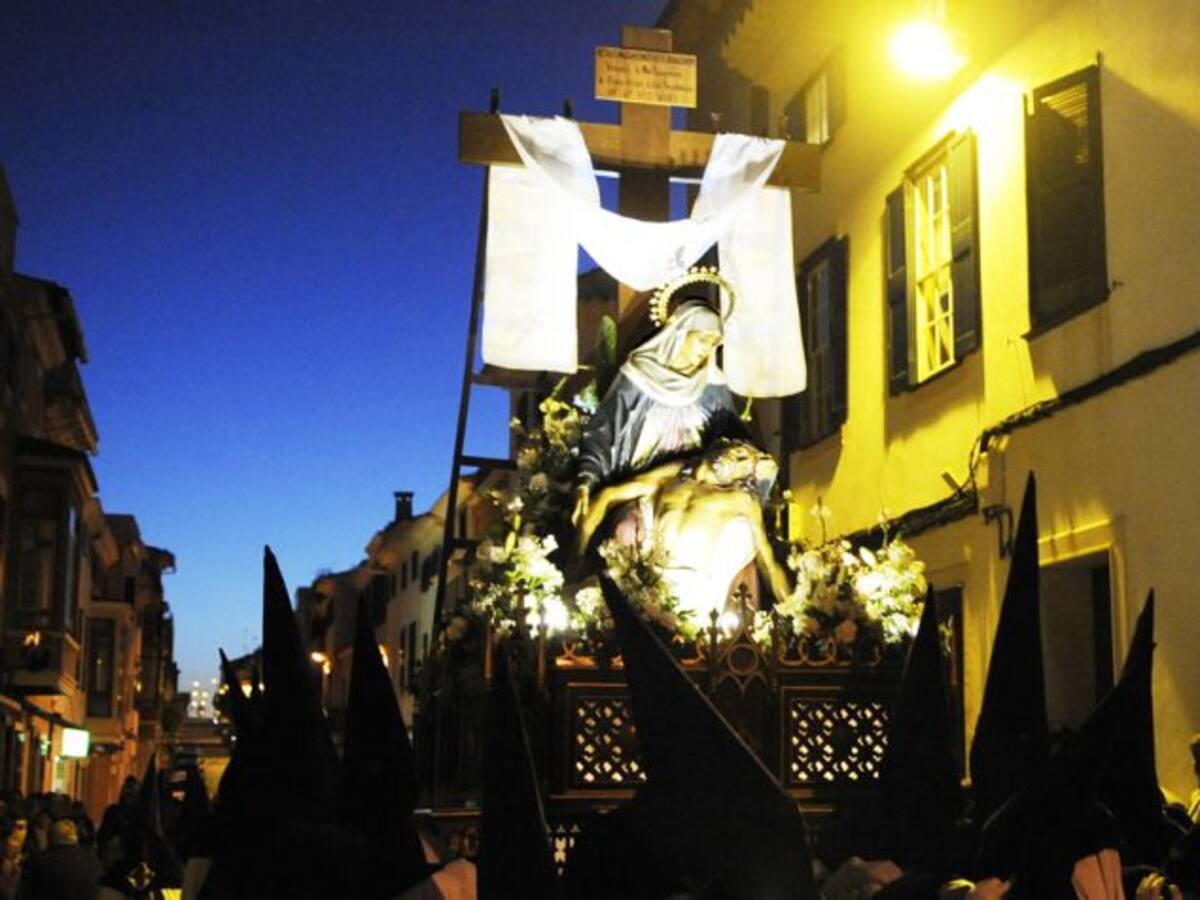 Menorca abre, con la procesión del Jueves Santo, su periodo de penitencia