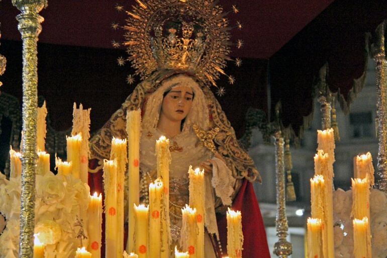 Virgen de la Caridad, de la hermandad de la Lanzada, en su paso de palio