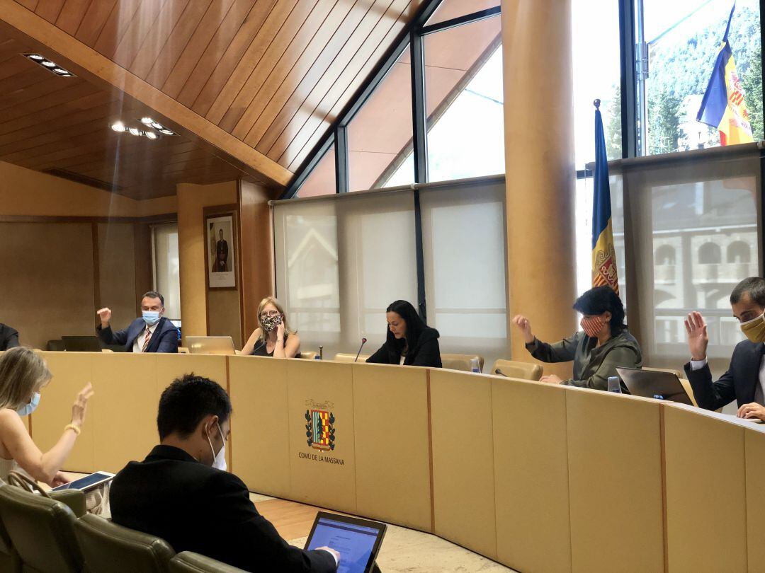Un moment de la sessió de consell de comú de la Massana.