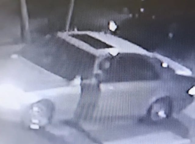 Vehículo que conducía el hombre que provocó un accidente grave y se dio a la fuga.