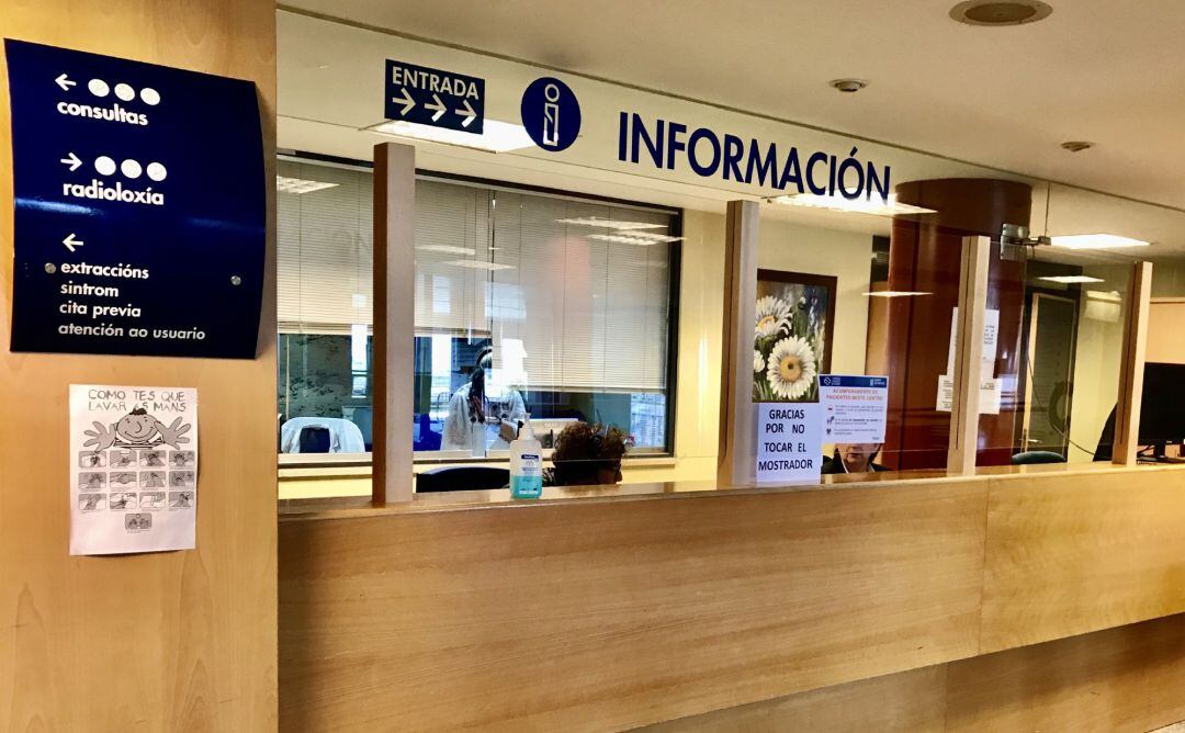 Mampara de seguridad instalada en el punto de Información del Hospital Montecelo.