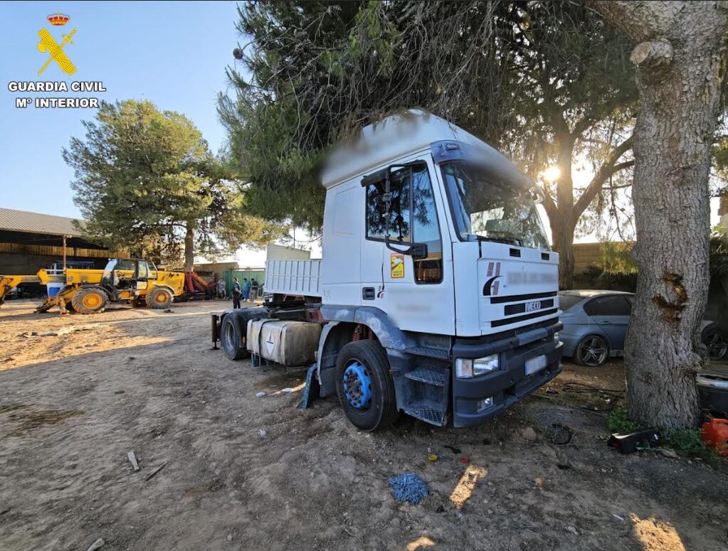 Uno de los vehículos recuperados en la operación