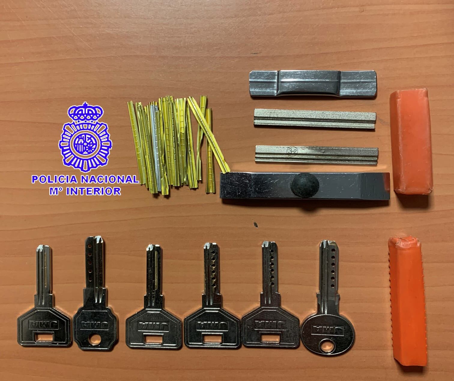 Elementos intervenidos a uno de los arrestados