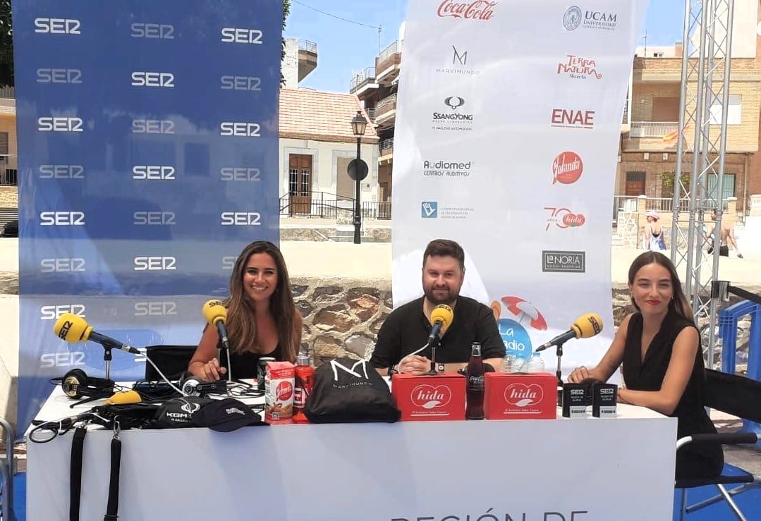 Claudia Muñoz, concejal de Juventud de Los Alcázares, y Álvaro Vargas, director del festival Fan Futura,