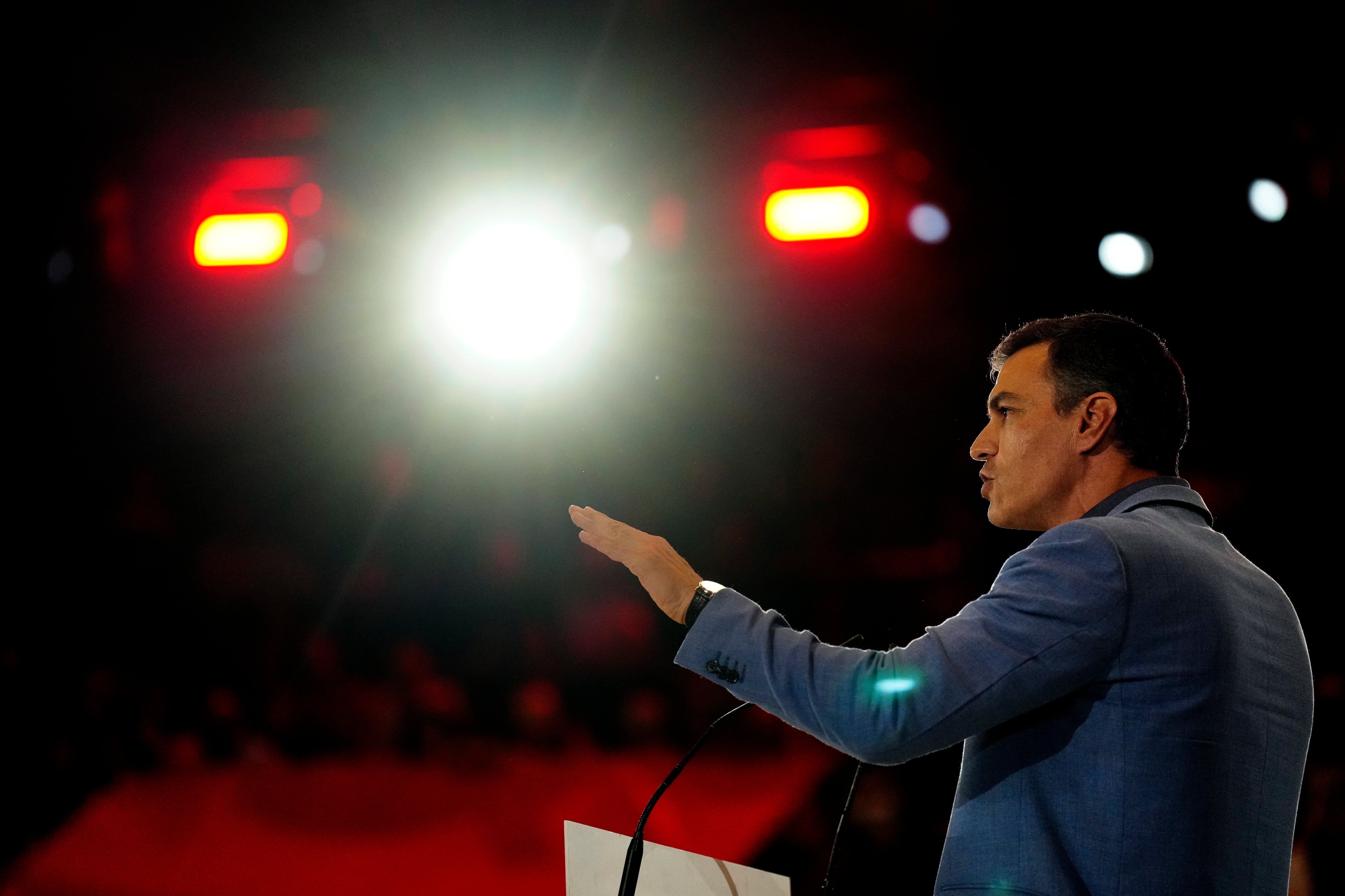 El presidente del Gobierno, Pedro Sánchez, durante el acto de cierre de campaña de las elecciones del 28M que los socialistas celebran esta tarde en Barcelona | EFE/Enric Fontcuberta