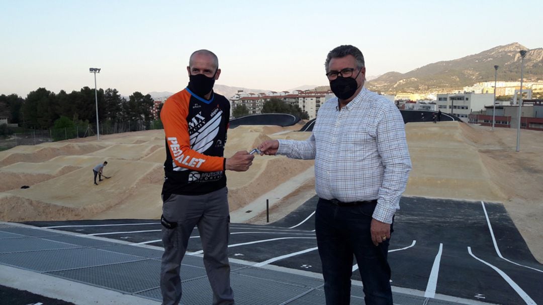 Inauguración de la pista con el concejal Miguel Reig y el club BMX alcoy 