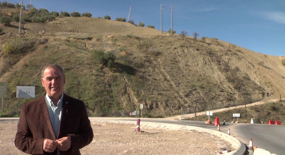 El alcalde de Quesada, Manuel Vallejo exige el cambio de la linea para poder concluir las obras de la variante
