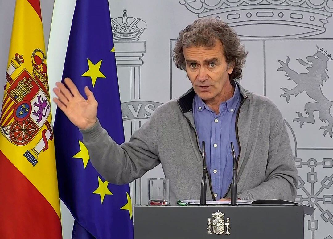 El director del Centro de Emergencias y Alertas Sanitarias, Fernando Simón, durante la rueda de prensa ofrecida para valorar los datos de la afectación de la pandemia del coronaviarus en el país, este viernes en Moncloa.