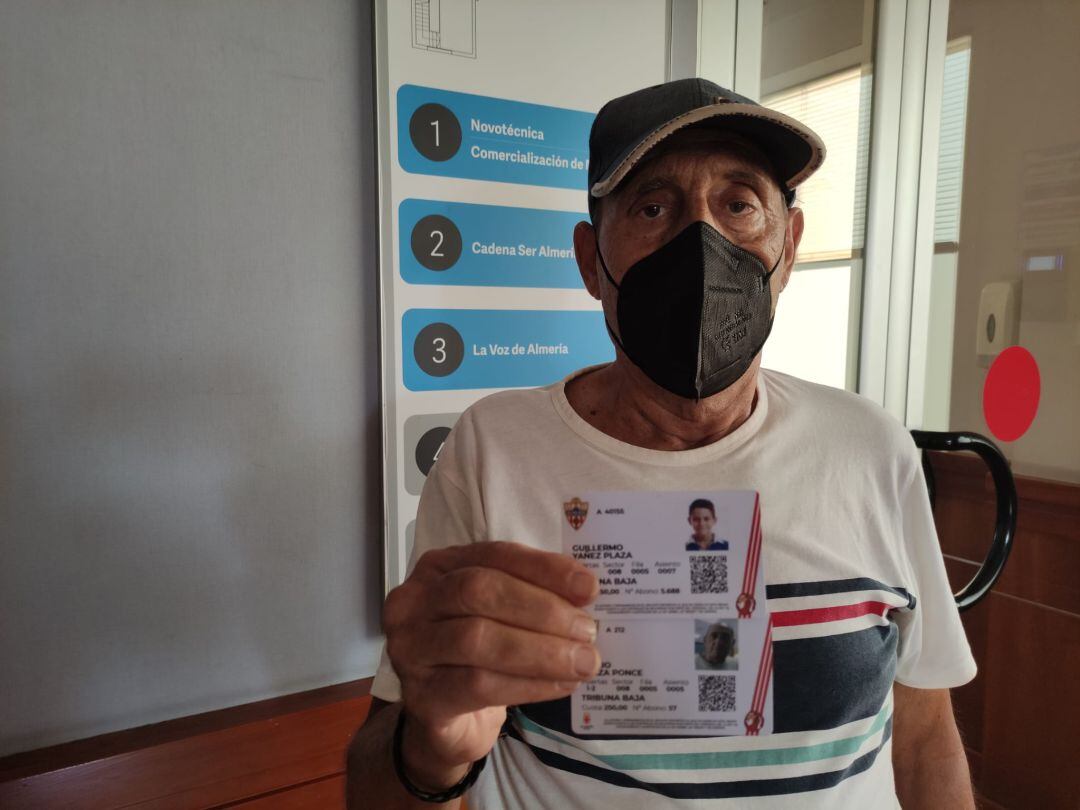 Emilio Plaza, abonado del Almería. 