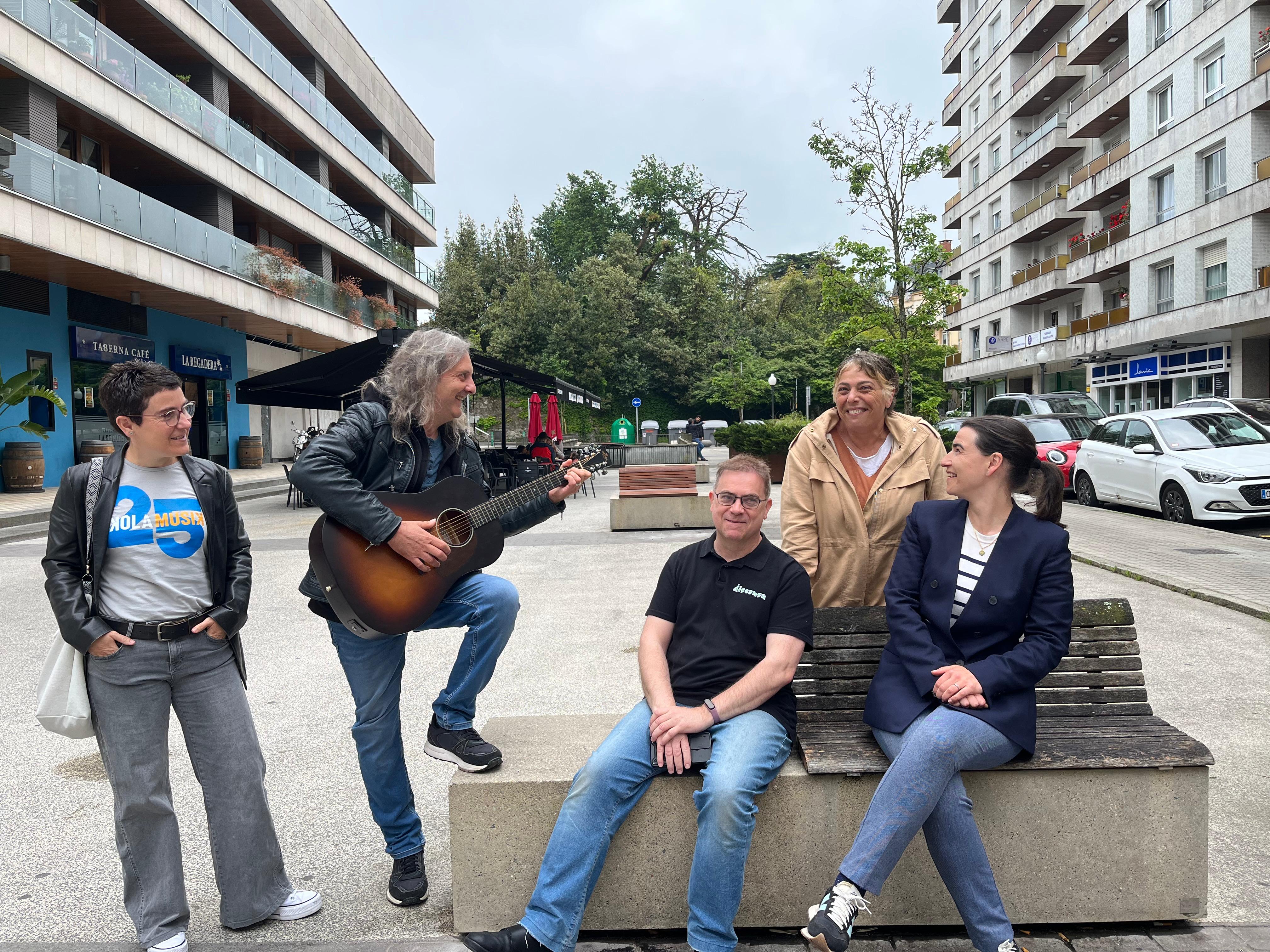 Imagen durante la presentación de la iniciativa “Tiendas que dan la nota”.