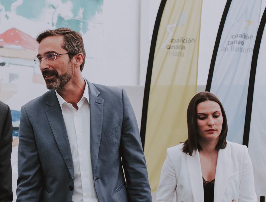 Pedro San Ginés junto a Migdalia Machín, secretaria general de CC en la isla