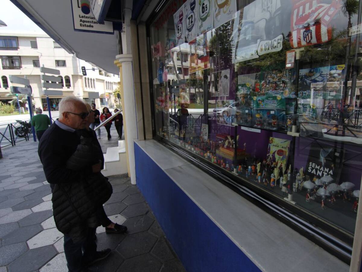 18 comercios de Almuñécar participan en 1er concurso de escaparates de Semana Santa