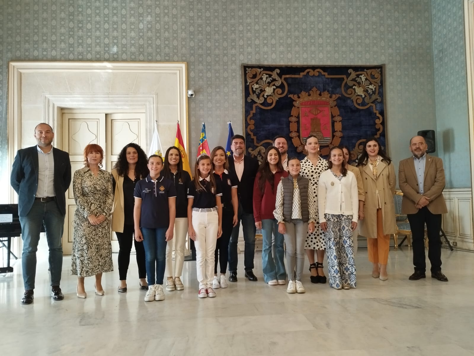 Recepción oficial en el Salón Azul a las Falleras Mayores de Valencia y las Reinas de Castellón y Elche