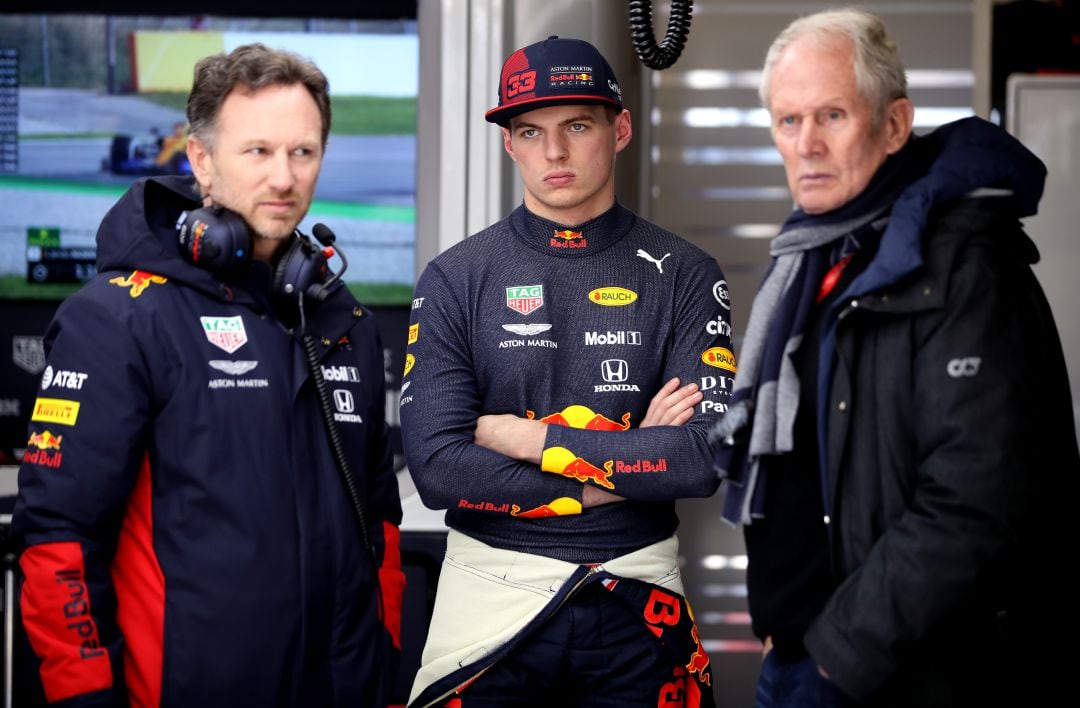 El director de Red Bull, Christian Horner, junto al piloto Max Verstappen y el doctor Helmut Marko.