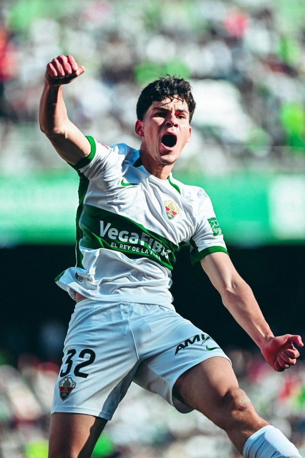 Adam Boayar celebra su gol, el segundo tanto del Elche ante el Tenerife