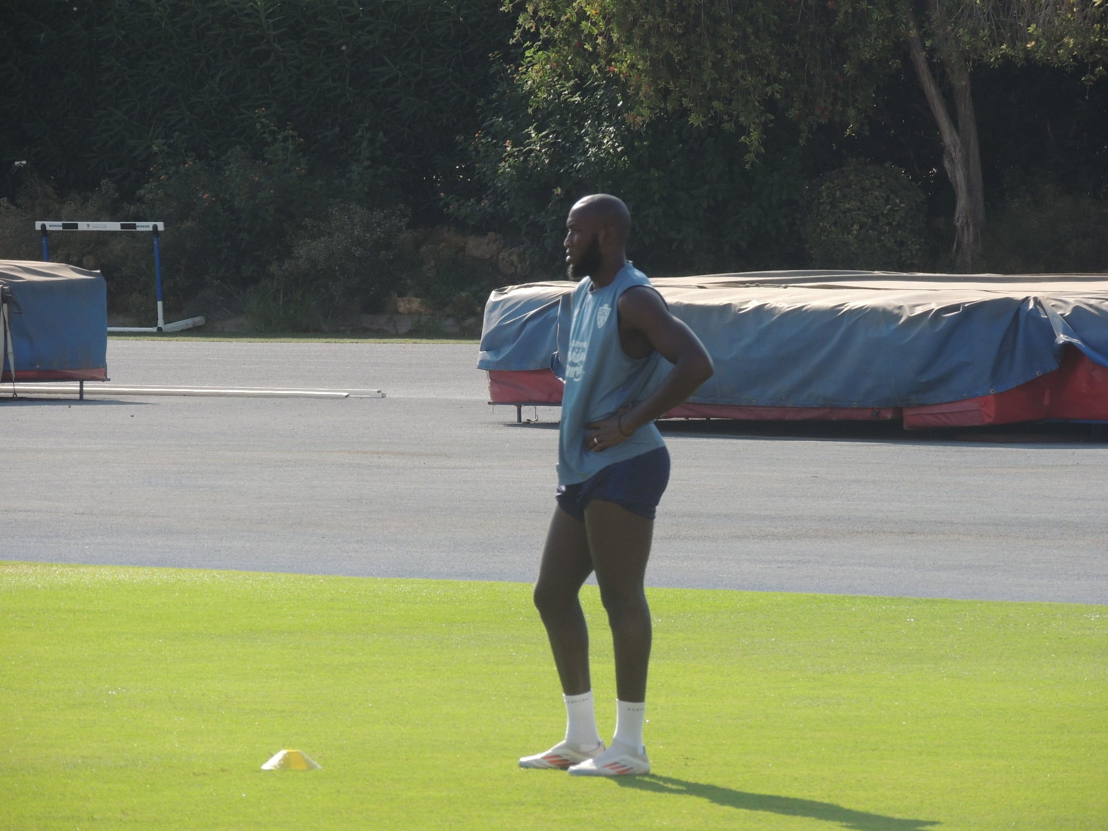 Koné en el entrenamiento del Almería en el Anexo.
