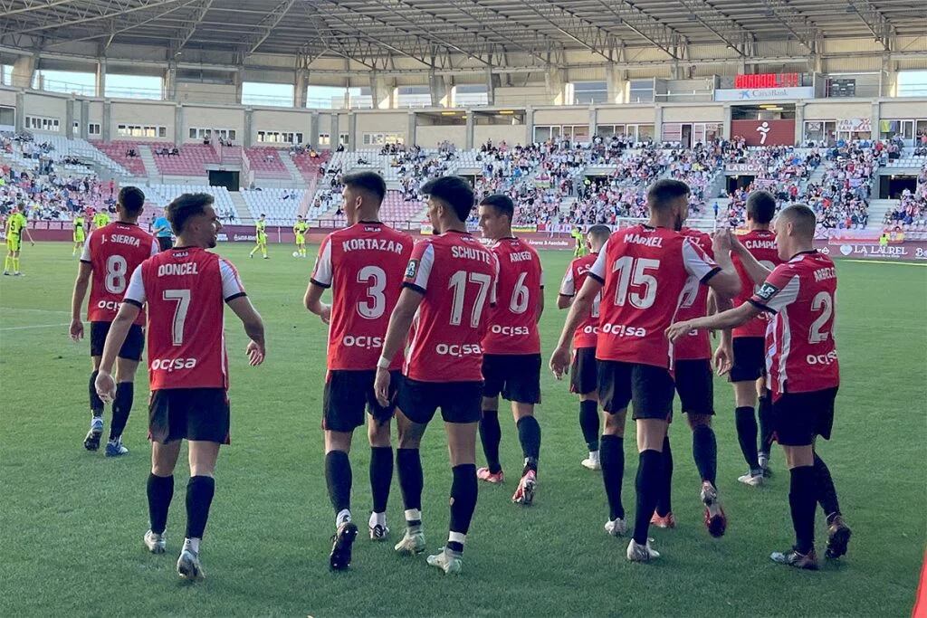 Los futbolistas de la UD Logroñés celebran un tanto en el partido ante el Sabadell / UD Logroñés