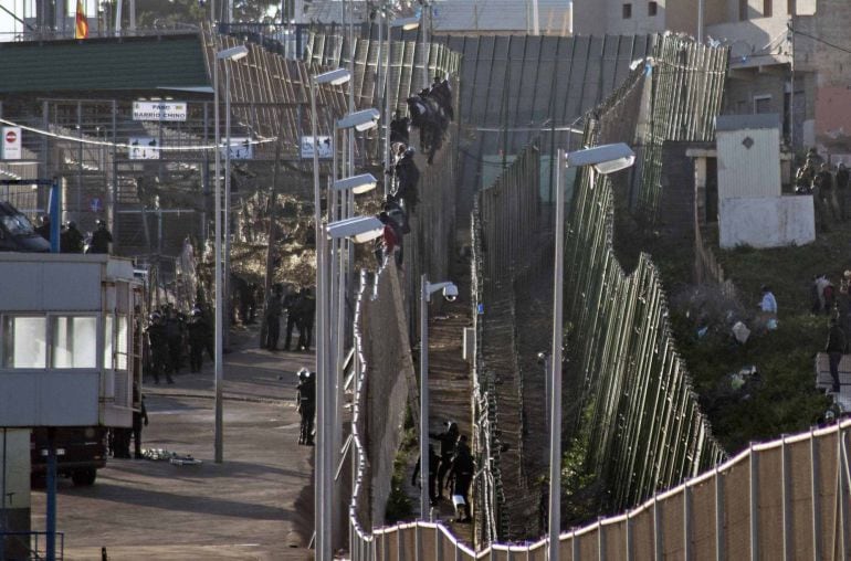 Paso fronterizo de Melilla a la altura del Barrio Chino