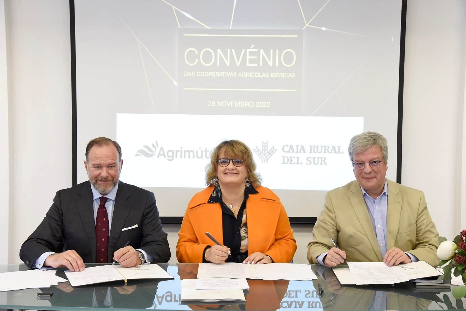 Firma de los acuerdos de Caja Rural del Sur con las Cooperativas financieras portuguesas