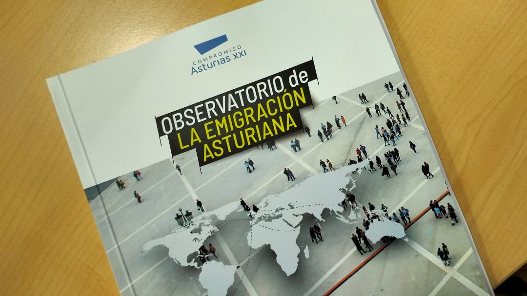 Portada de un ejemplar del Libro Blanco de la Emigración Asturiana, editado por Compromiso Asturias XXI