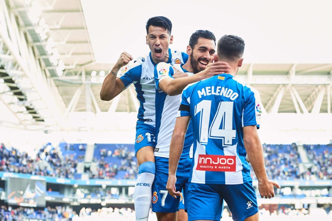 Borja Iglesias celebra su primer gol. 