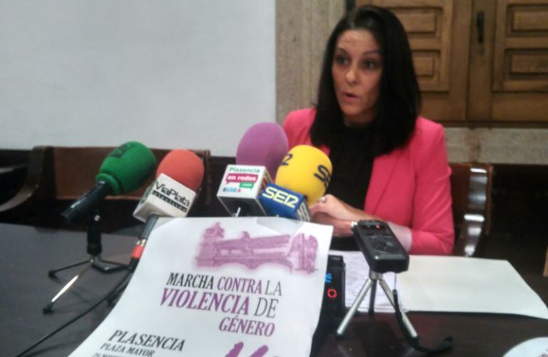 La concejala María Teresa Díaz presenta los actos del día contra la Violencia de Género