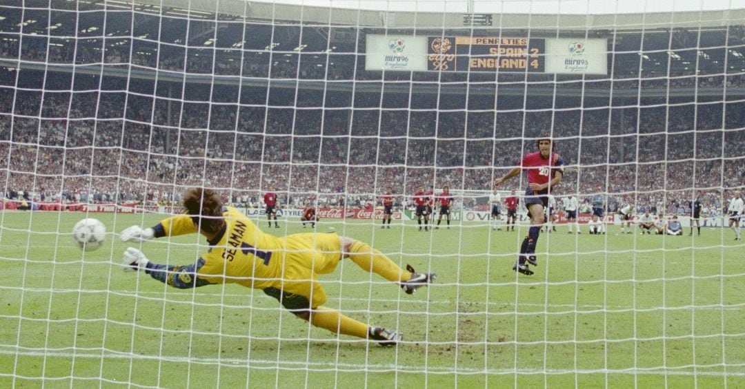 El inglés Seaman para un penalti a Nadal en los cuartos de la final de la Eurocopa de 1996, disputada en Wembley