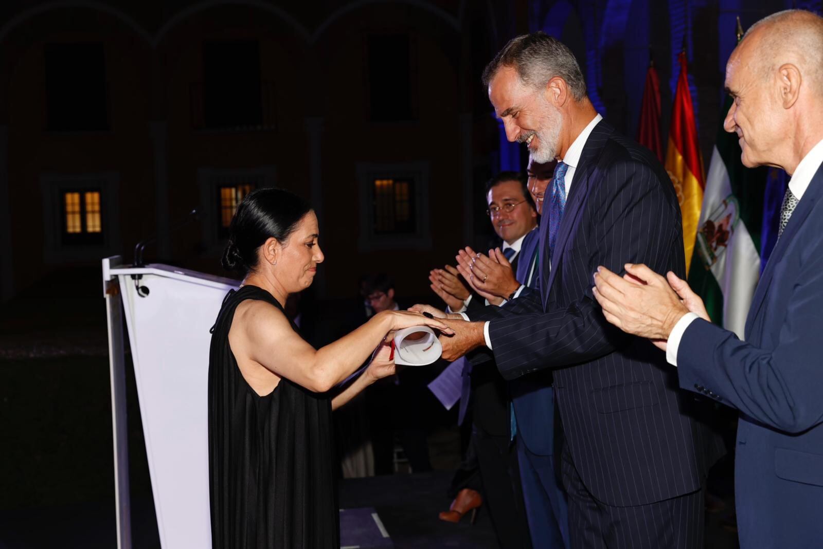 Eva Yerbabuena recibe de manos del rey Felipe VI el I Giraldillo Internacional de Flamenco