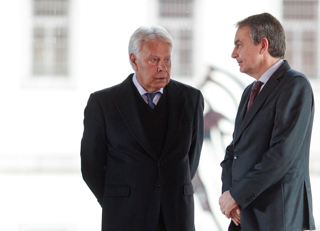 Los expresidentes del Gobierno, José Luis Rodríguez Zapatero y Felipe González