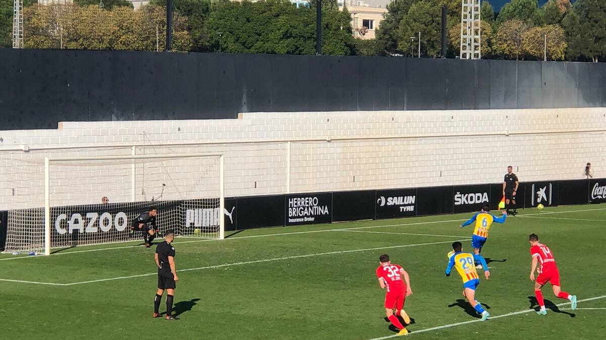 Otros tres 'horrores defensivos' condenan al Valencia en su último amistoso invernal ante el AZ (1-3)