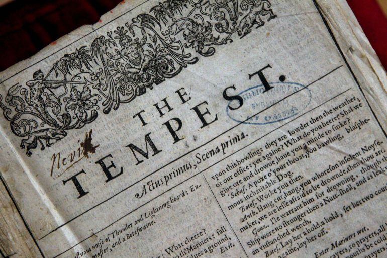 Una página de la primera edición de las obras completas de William Shakespeare, que los ingleses denominan ‘First Folio’.