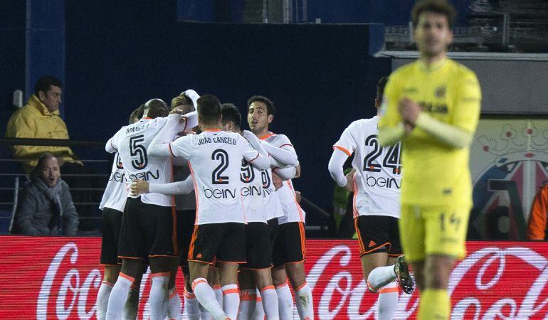 Los jugadores del Valencia celebran un gol en La Cerámica