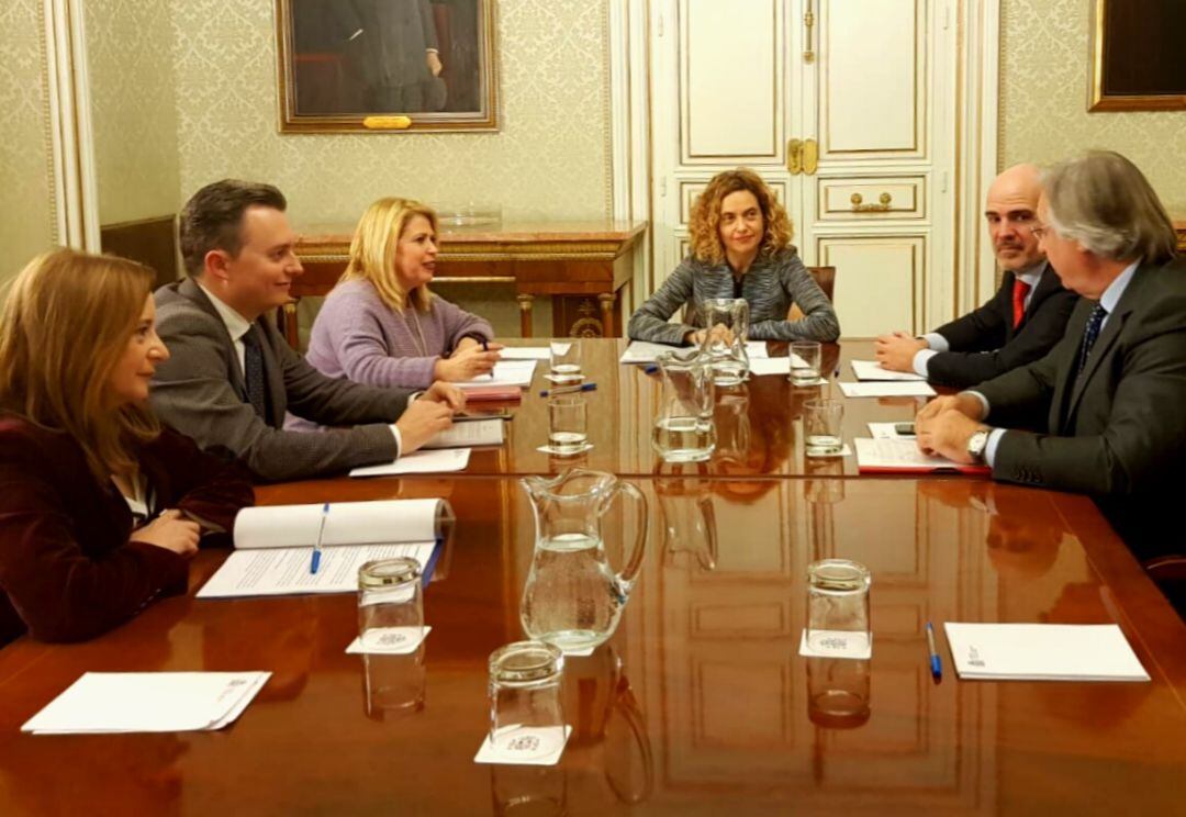 La Ministra Batet se reúne en el Ministerio con la alcaldesa de Jerez y parte del gobierno y su equipo