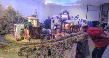 Imagen del Belén montado en un local de la calle José María Pemán, 6 en Elda