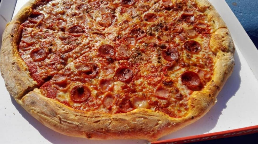 Pizza Meat Lover´s de Slice of New York, en Rota