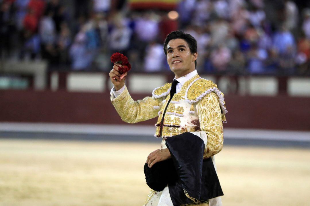 El diestro Pablo Aguado paseó la oreja del sexto de la tarde en el primer festejo de la Feria de Otoño de Las Ventas