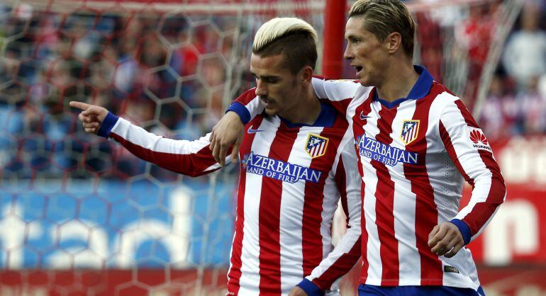 Griezmann celebra un gol junto a Fernando Torres