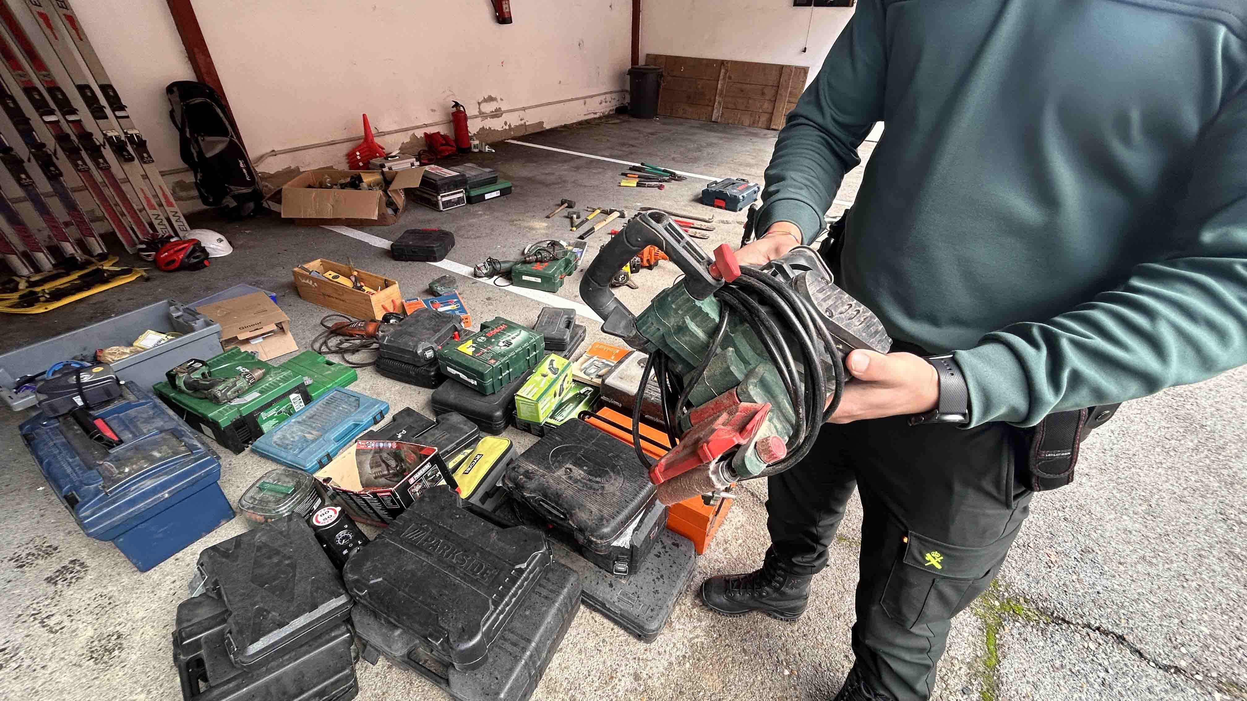 La Guardia Civil recupera más de 100 objetos robados en un garaje de Cuzcurrita de Río Tirón