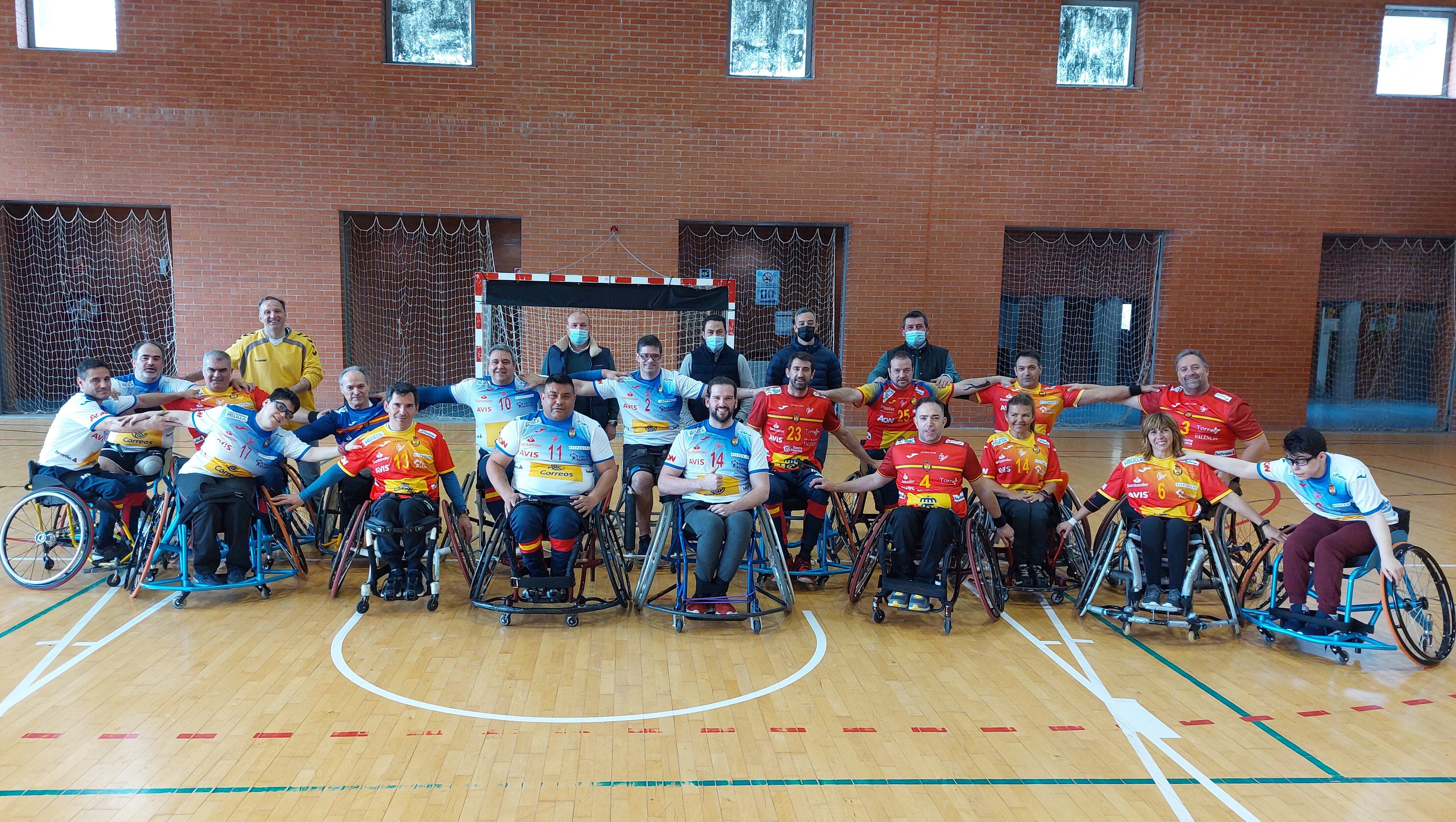 Entrenamiento balonmano silla de ruedas en El Espinar