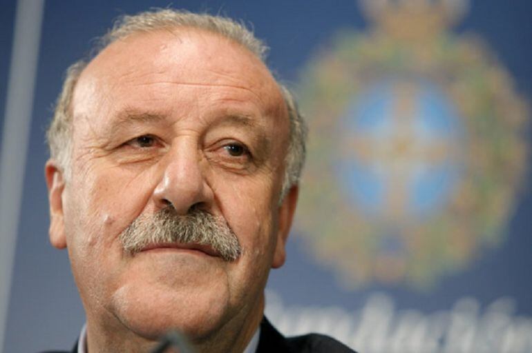 Vicente del Bosque impartió una conferencia en la Academia General Militar de Zaragoza