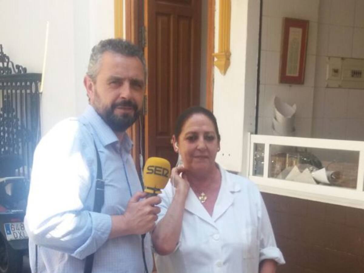 Homenaje popular al puesto de calentitos del Postigo del Aceite