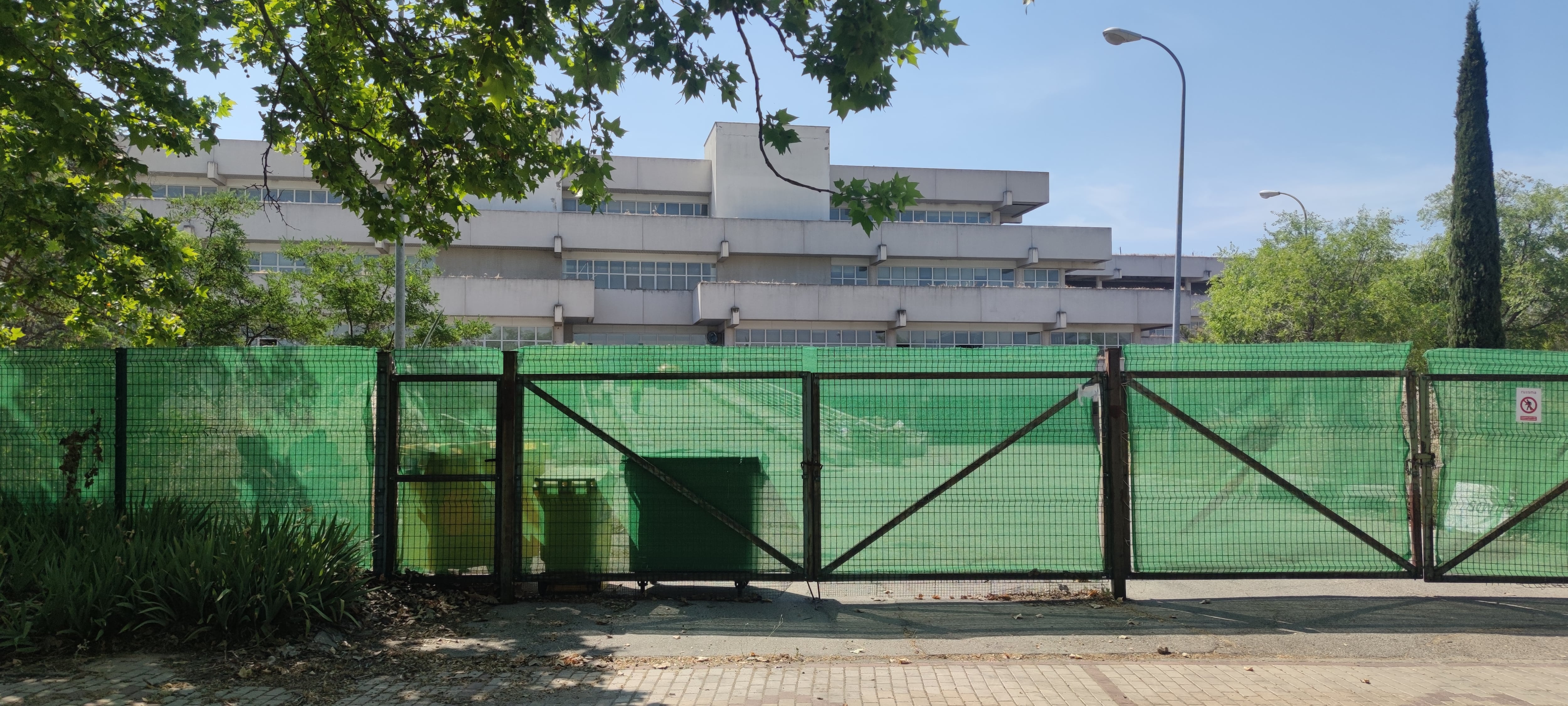 Imagen en obras del centro de La Cantueña, en Fuenlabrada, donde la Comunidad de Madrid quiere crear un centro de menores inmigrantes.