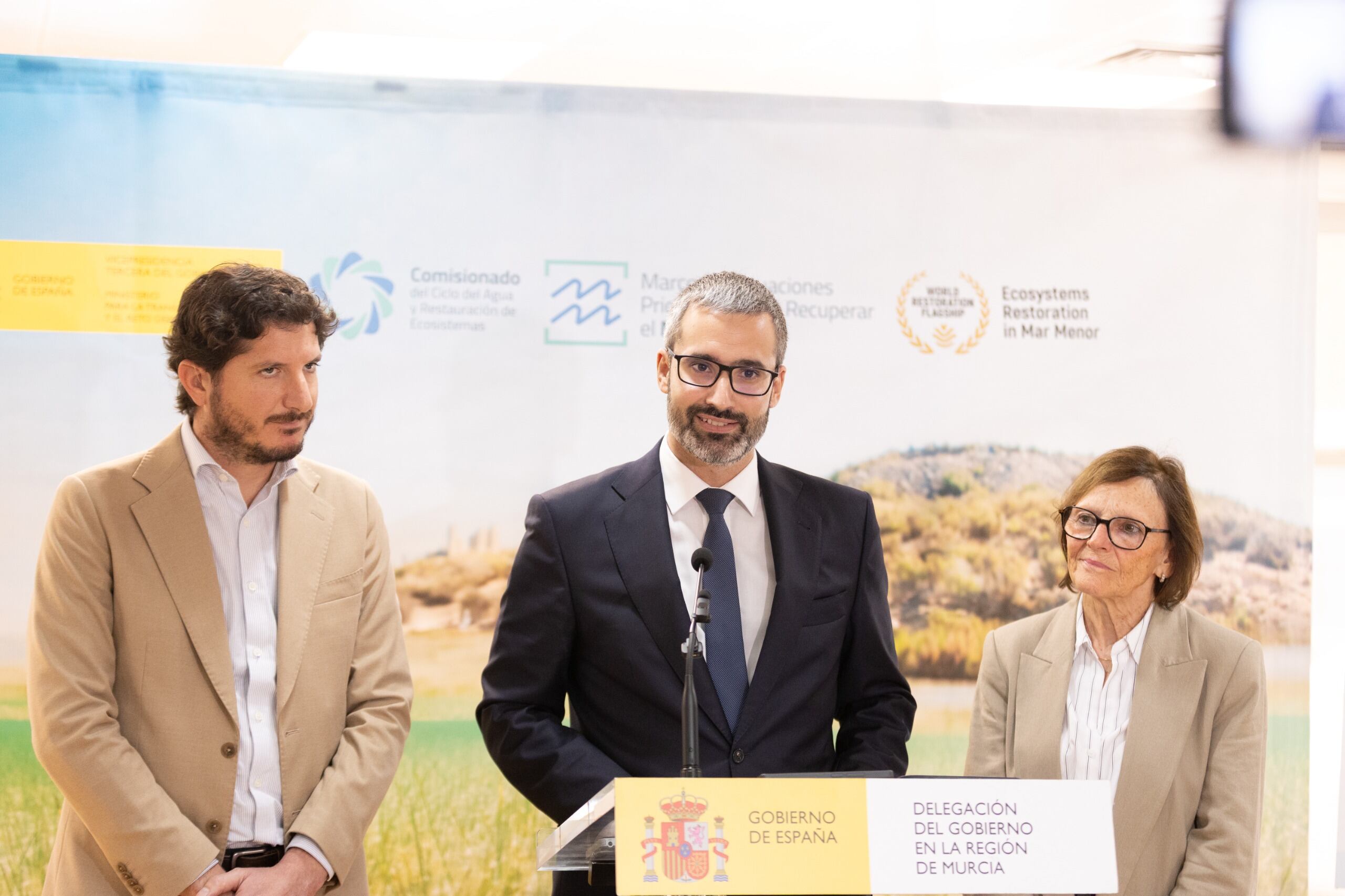El Delegado del Gobierno, Francisco Lucas, la Comisionada para el ciclo del Agua, Francisca Baraza y el Delegado de Costas, Daniel Caballero