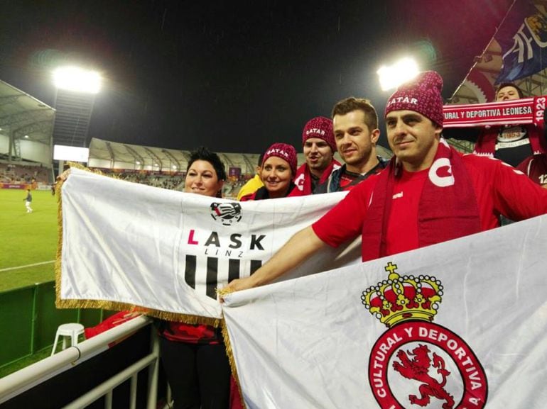 Los hinchas leoneses, en el estadio Bin Khalifa