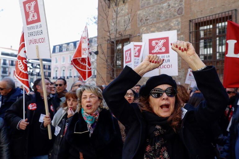 Imagen de protestas contra el proyecto de fusión del Teatro Real y el de la Zarzuela