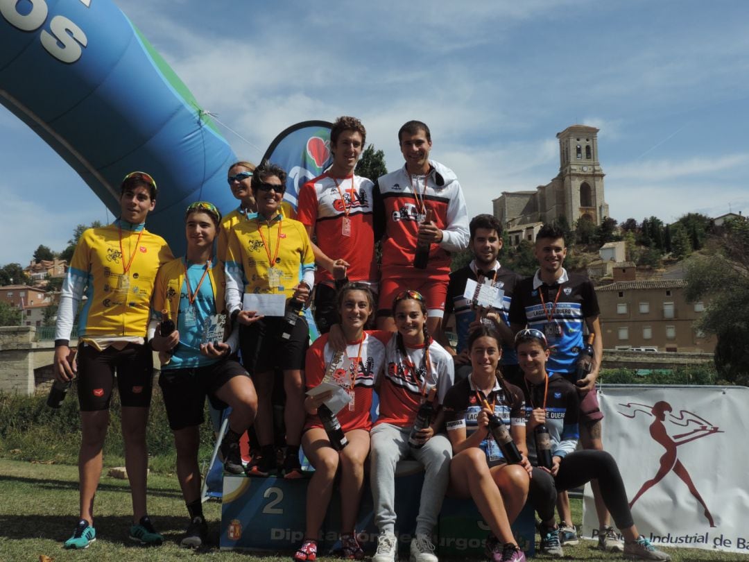 Los atletas del IMD Triatlón de Segovia tras su partcipación en Pampliega